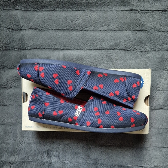 BOBS from Skechers Shoes - Heart Printed Size 7 BOBS from Skechers Slip-Ons W Memory Foam! NWT!